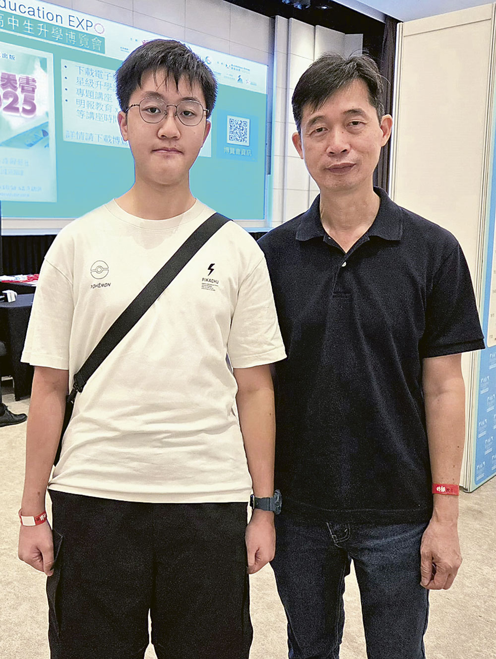 陳同學（左）