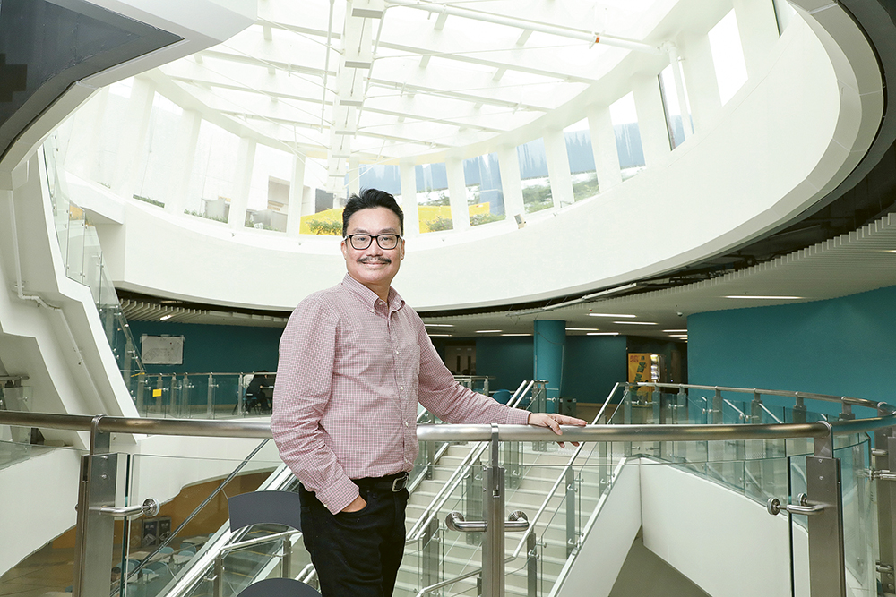 香港城市大學社會及行為科學系何榮宗教授多年來參與市區更新政策研究，積極倡議將文化保育納入規劃內。