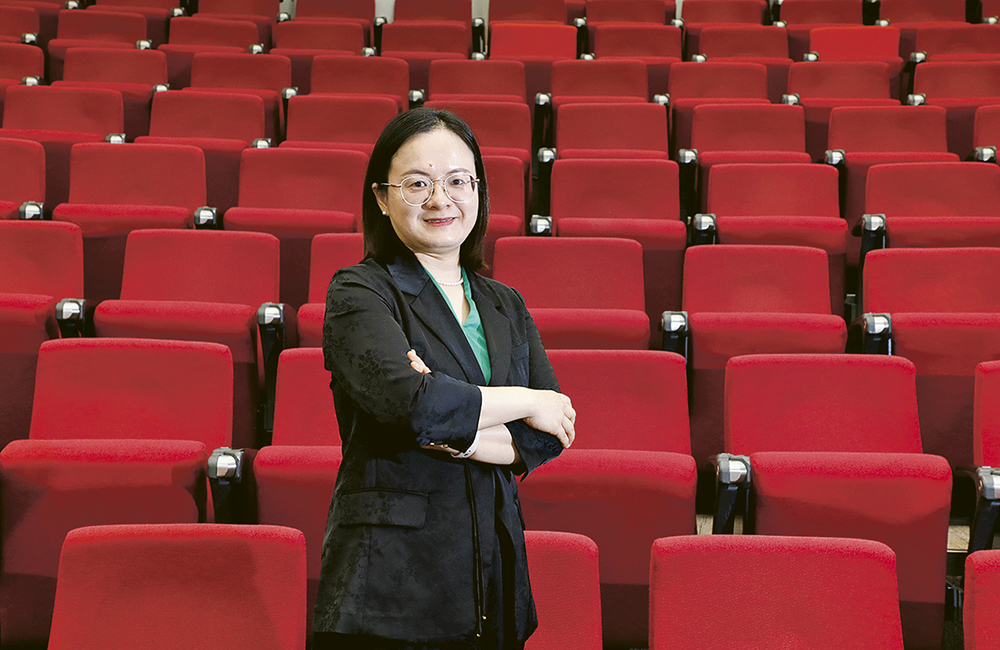 香港城市大學媒體與傳播系副教授蔣莉，多年來致力於科技與心理健康的跨領域研究，積極探索AI在情緒支援上的應用潛能。
