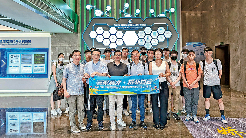 化學系會安排學生到廣州的化妝品研究基地實習，以全面了解整個化妝品供應鏈的運作。