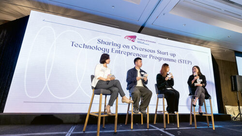 兩位曾參與STEP計劃的城大學生徐凱恩（右二）、張子杰（左二），分享他們在外地初創企業實習的經驗。