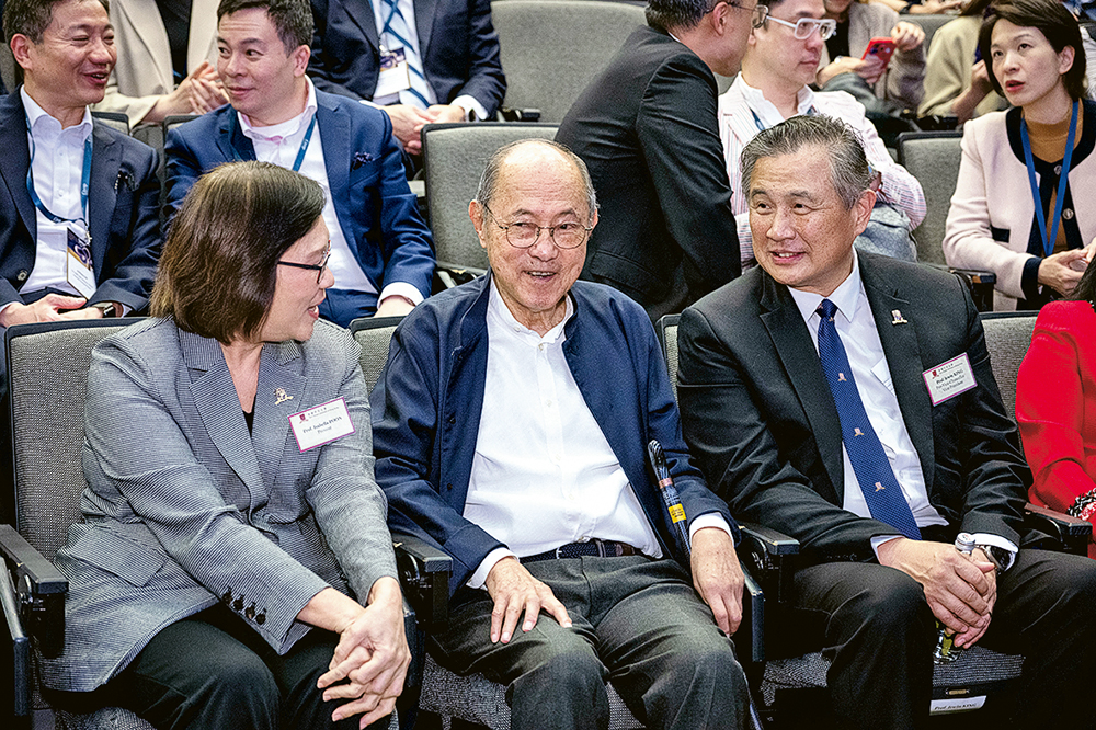 中大「在學.在職計劃」為全港首個校企合作教育計劃<br/>助學生提升就業潛能 連結全球地域 培養宏觀國際視野 中大「在學.在職計劃」為全港首個校企合作教育計劃<br/>助學生提升就業潛能 連結全球地域 培養宏觀國際視野