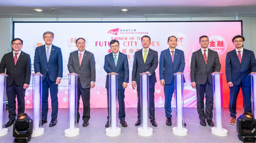 城大早前發布「未來城市指數2025」。香港特區政府勞工及福利局局長孫玉菡（左四）、城大校董會主席魏明德教授（右四）、城大署理校長李振聲教授（左三）、引進重點企業辦公室主任任景信（左二）、立法會議員梁子穎（右二），聯同城大高級副校長（創新及企業）楊夢甦教授（右三）、協理副校長（創新）兼城大創新學院院長謝智剛教授（左一）、城大創新學院「全球人才流動數據中心」總監王小輝教授（右一）主持啟動儀式。