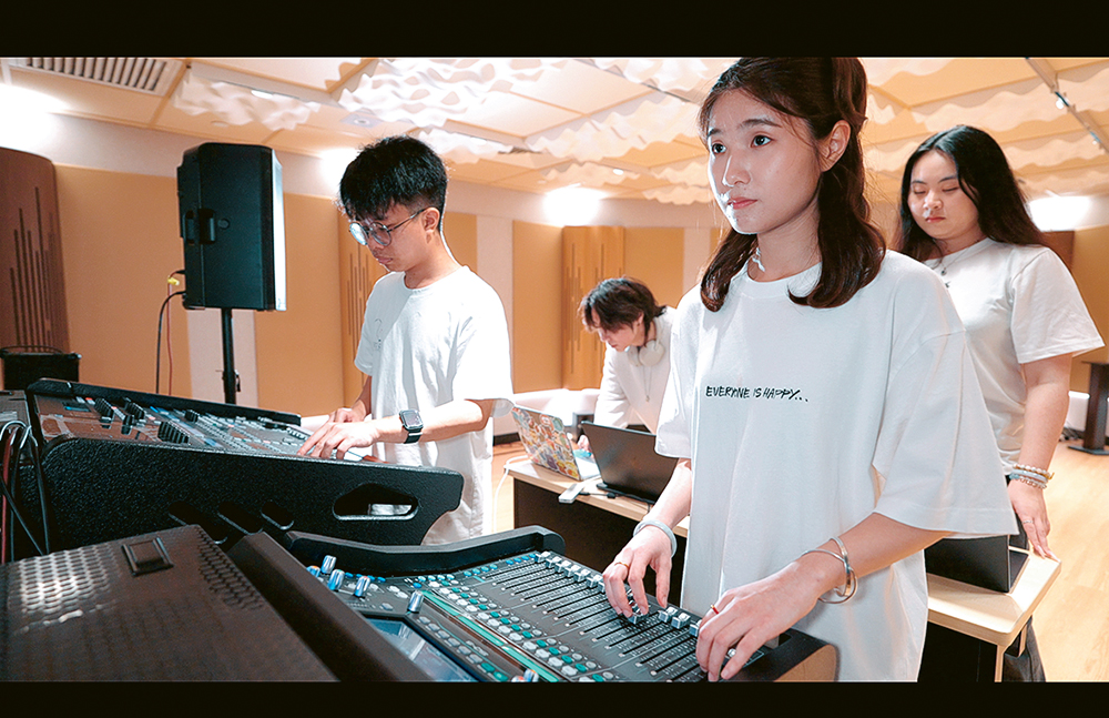 AI驅動‧人為核心<br/>THEi高科院三大自資學位 推動智慧轉型 AI驅動‧人為核心<br/>THEi高科院三大自資學位 推動智慧轉型