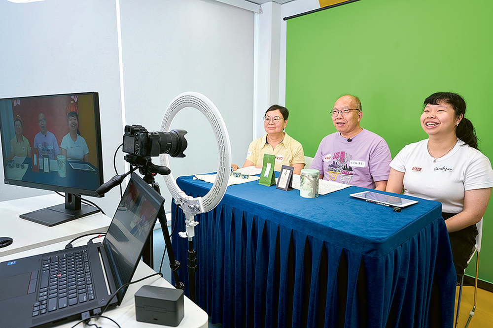 IVE(觀塘)「耆Fun直播間」跨代創新電商體驗日<br/>嶄新科技 連繫社區 促進跨代共融 IVE(觀塘)「耆Fun直播間」跨代創新電商體驗日<br/>嶄新科技 連繫社區 促進跨代共融