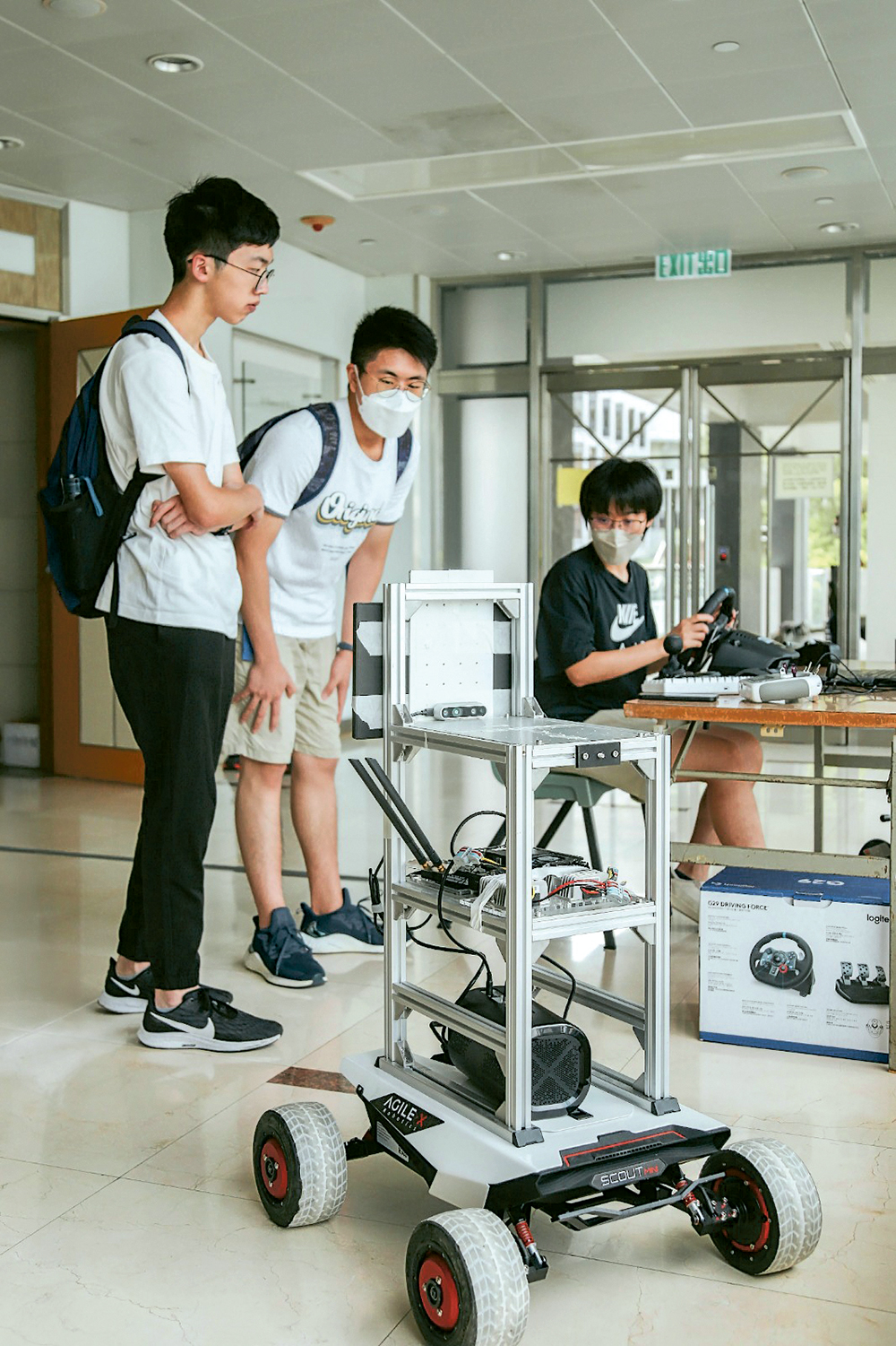 課程提供許多機會讓學生透過研究實踐所學