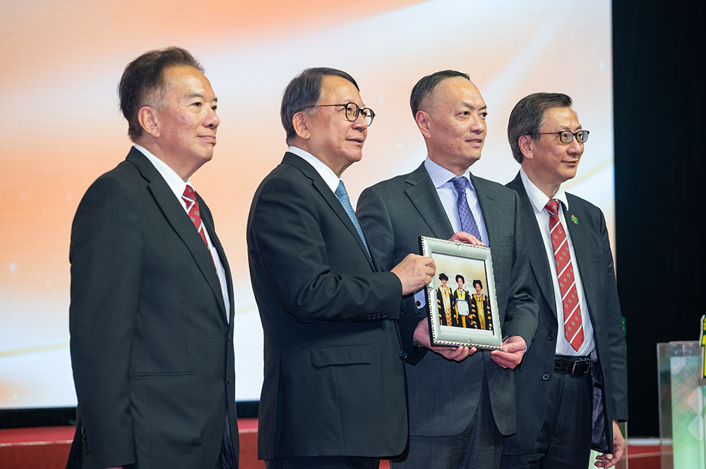 香港教育大學正名十周年晚宴<br>展現十載輝煌成就 開啟教育未來新篇 榮譽院士銜得主吳永嘉議員