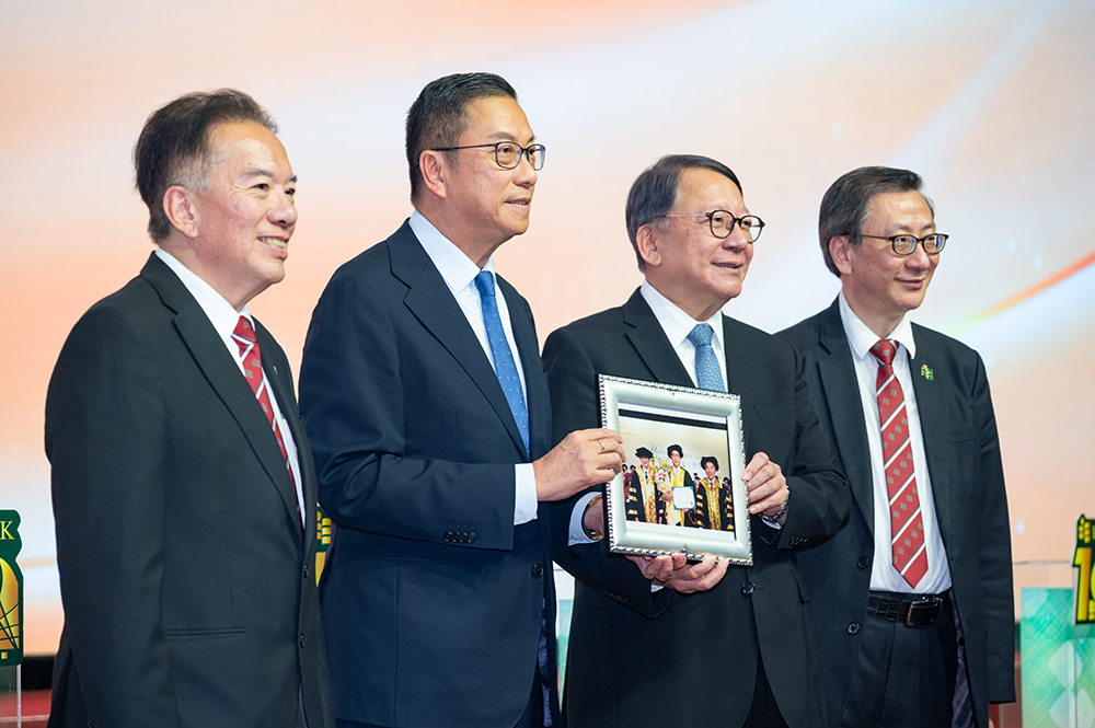 香港教育大學正名十周年晚宴<br>展現十載輝煌成就 開啟教育未來新篇 榮譽院士銜得主施榮懷