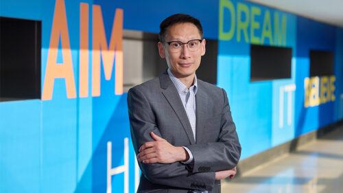 中大生命科學學院院長陳浩然教授指出，學院五個本科課程各有專注範疇，涵蓋由分子研究到生態保育等多個領域，畢業生可按興趣及專長探索不同職涯。